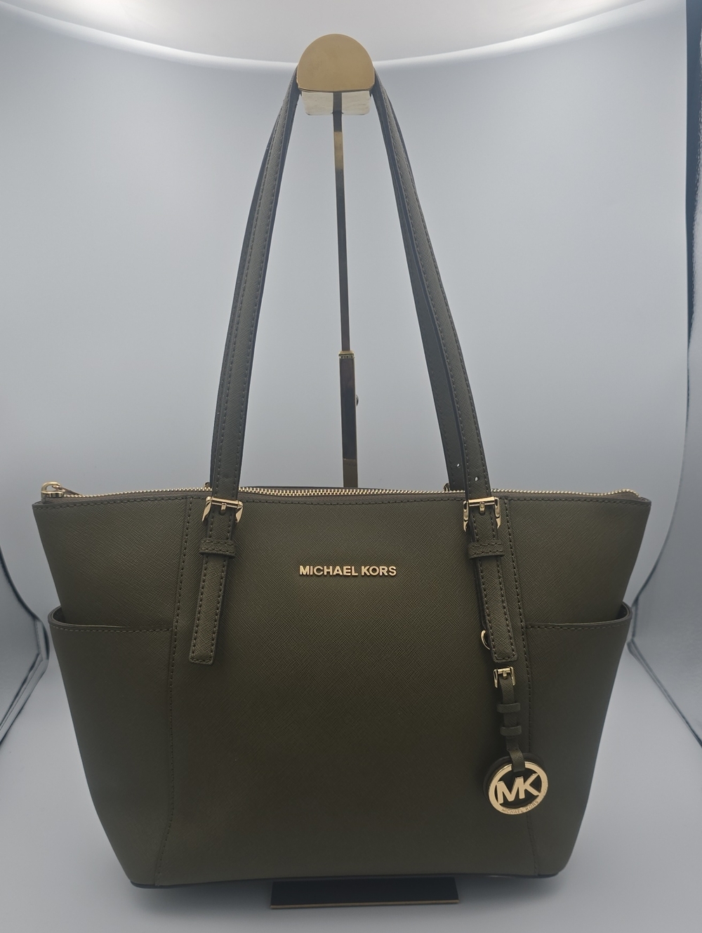 Michael Kors Olive Green Jet Set Saffiano Med Tote Gold Hardware (EUC)✨️🫒✨️